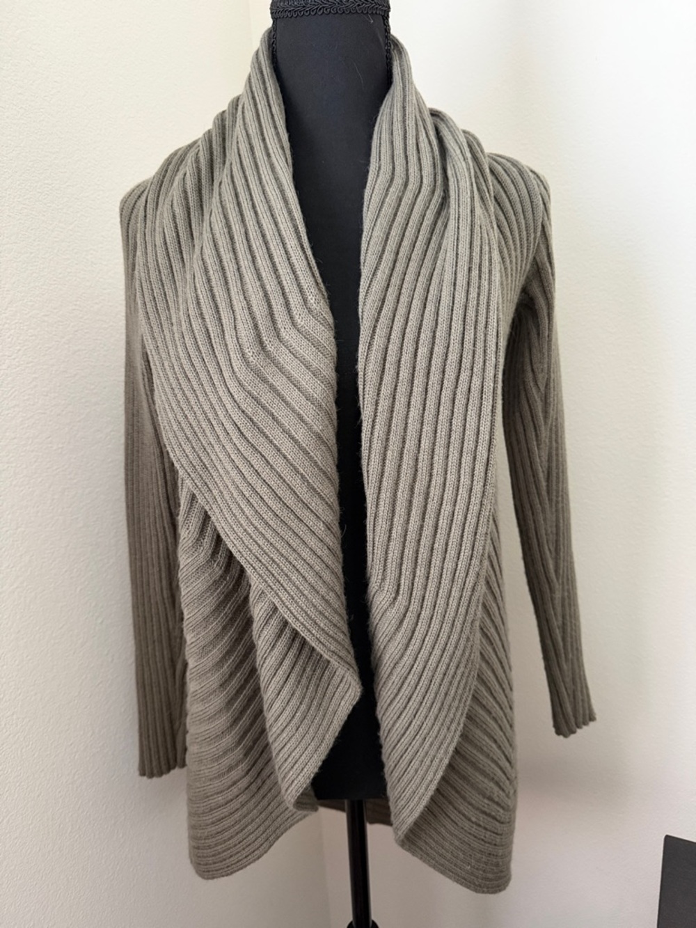 Tom Gutie 100% baby alpaca Cozy Open-Front Ribbed Cardigan Sweater in sage green